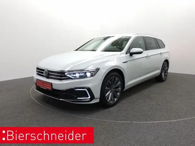 Photo 1 : Volkswagen Passat 2024 Hybride