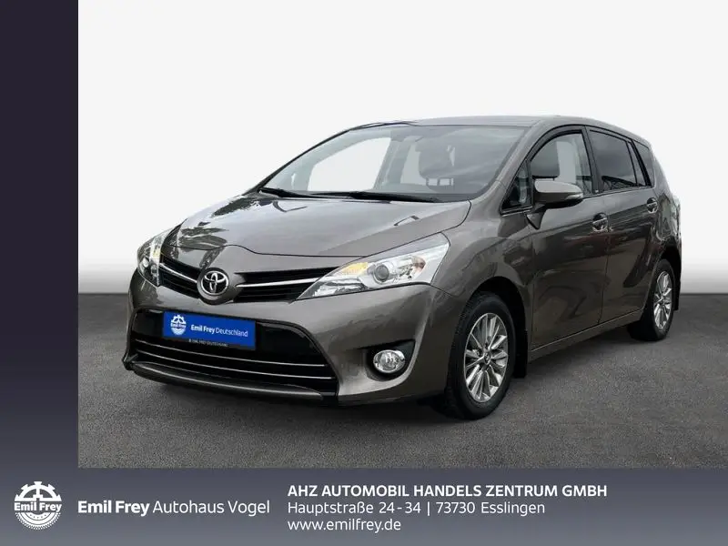 Photo 1 : Toyota Verso 2016 Petrol