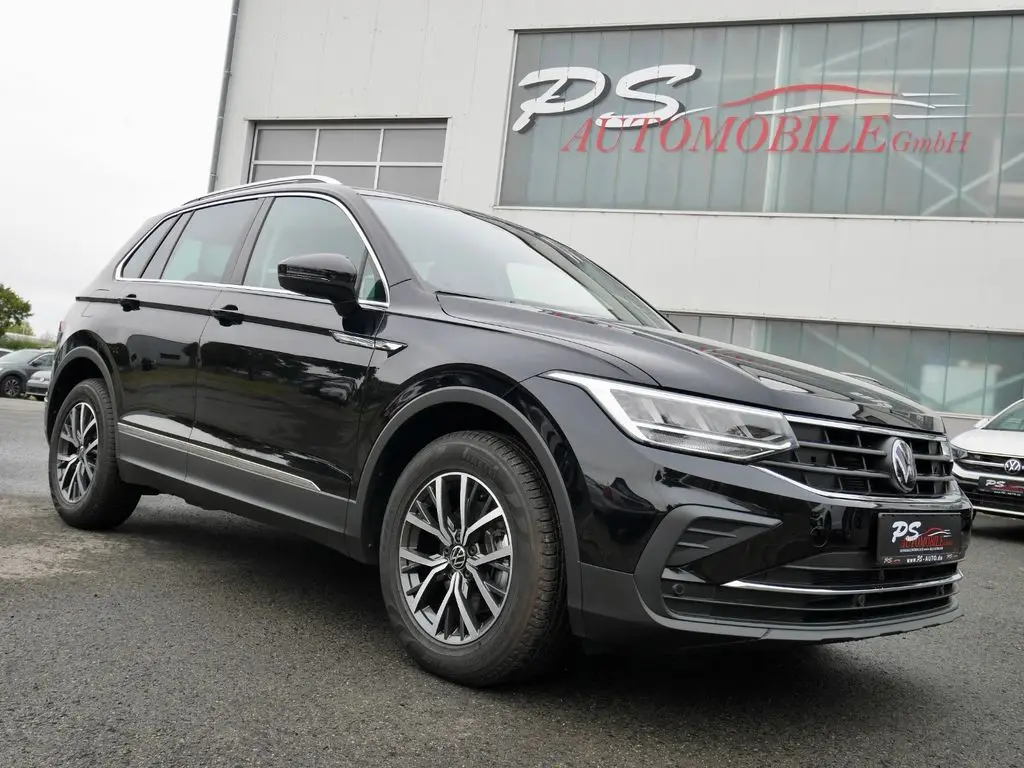 Photo 1 : Volkswagen Tiguan 2023 Essence