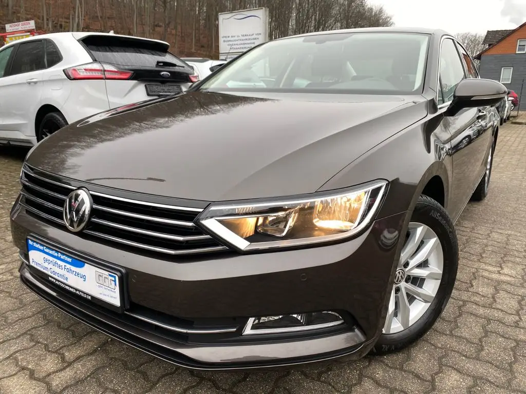 Photo 1 : Volkswagen Passat 2015 Petrol