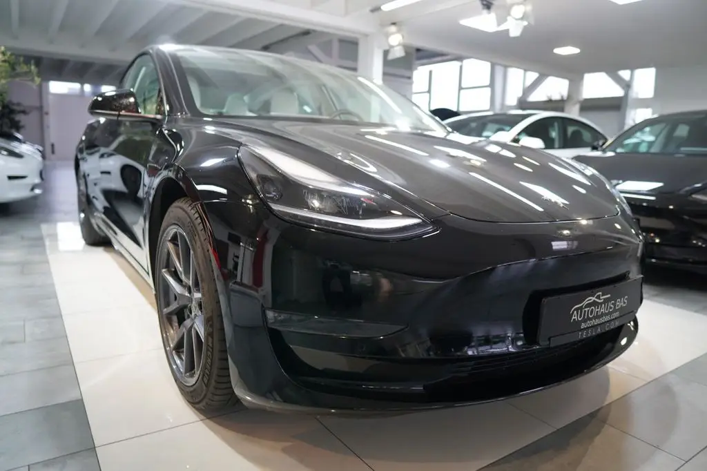 Photo 1 : Tesla Model 3 2020 Non renseigné