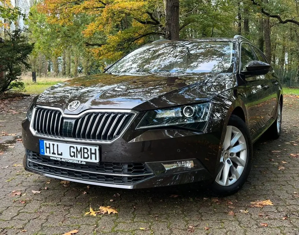 Photo 1 : Skoda Superb 2019 Petrol