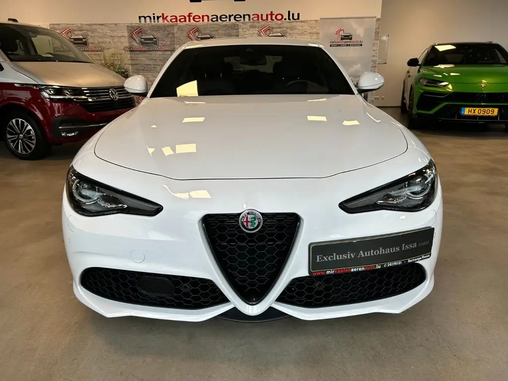 Photo 1 : Alfa Romeo Giulia 2021 Essence