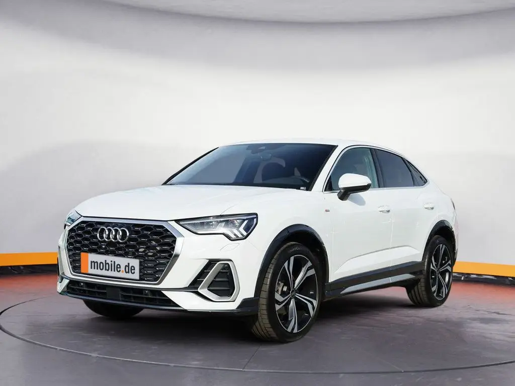 Photo 1 : Audi Q3 2023 Essence