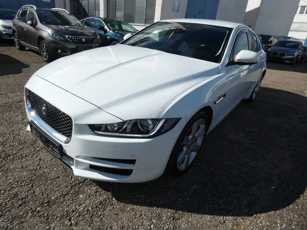 Photo 1 : Jaguar Xe 2016 Diesel