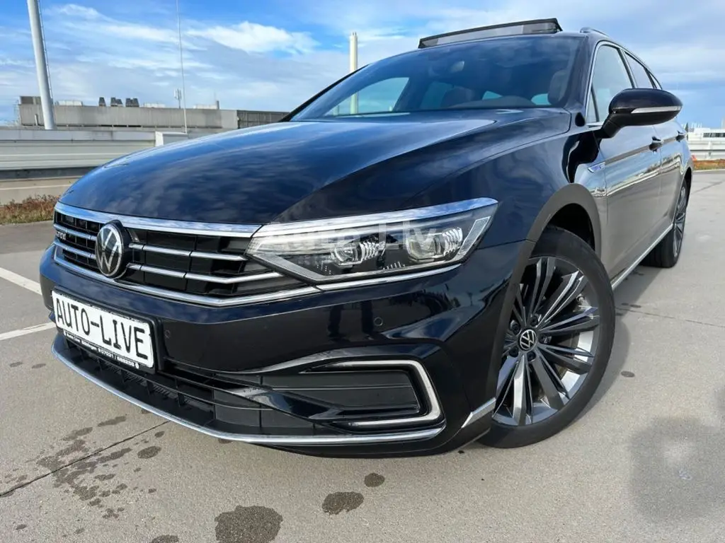 Photo 1 : Volkswagen Passat 2021 Essence