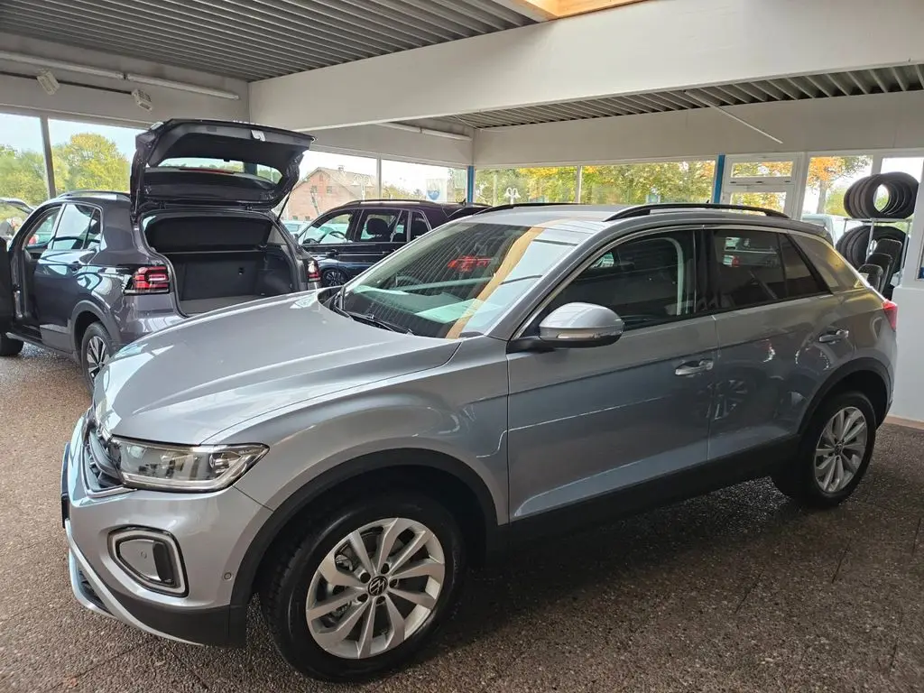 Photo 1 : Volkswagen T-roc 2024 Petrol