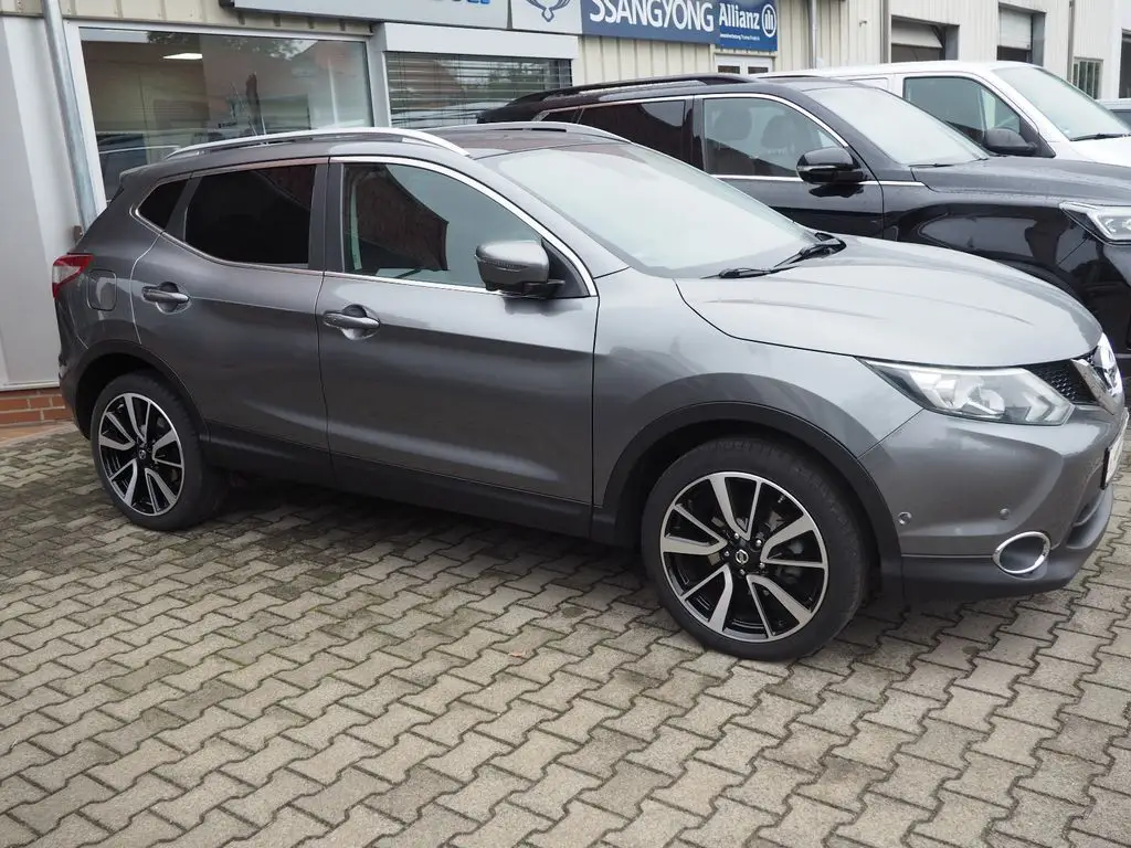 Photo 1 : Nissan Qashqai 2015 Petrol