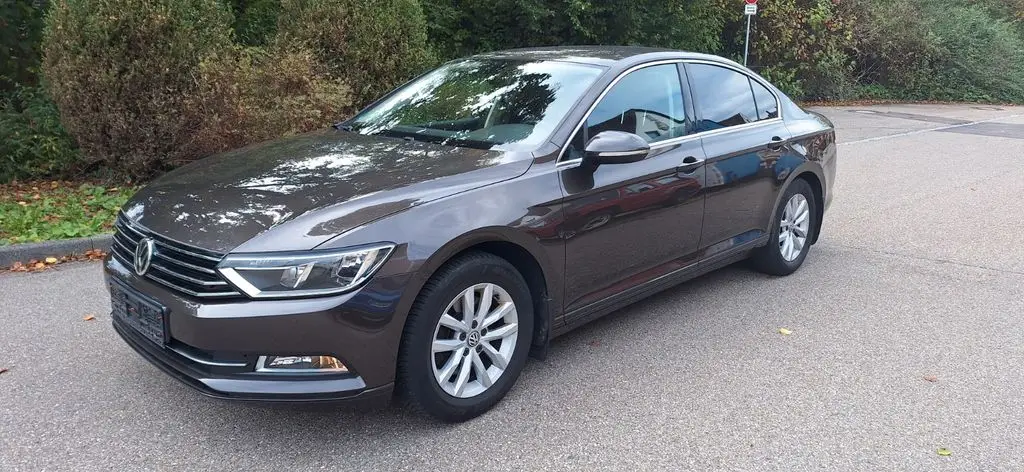 Photo 1 : Volkswagen Passat 2017 Petrol