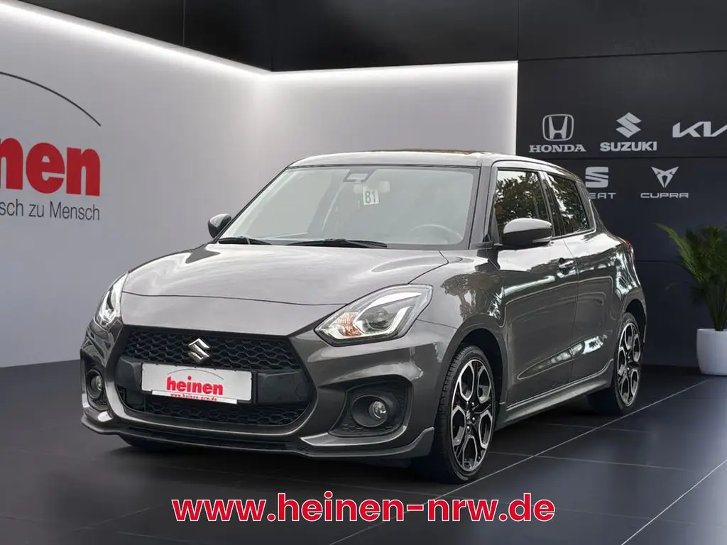 Photo 1 : Suzuki Swift 2021 Petrol