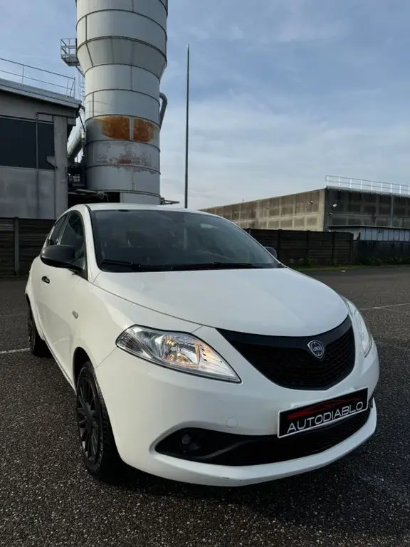 Photo 1 : Lancia Ypsilon 2019 Petrol