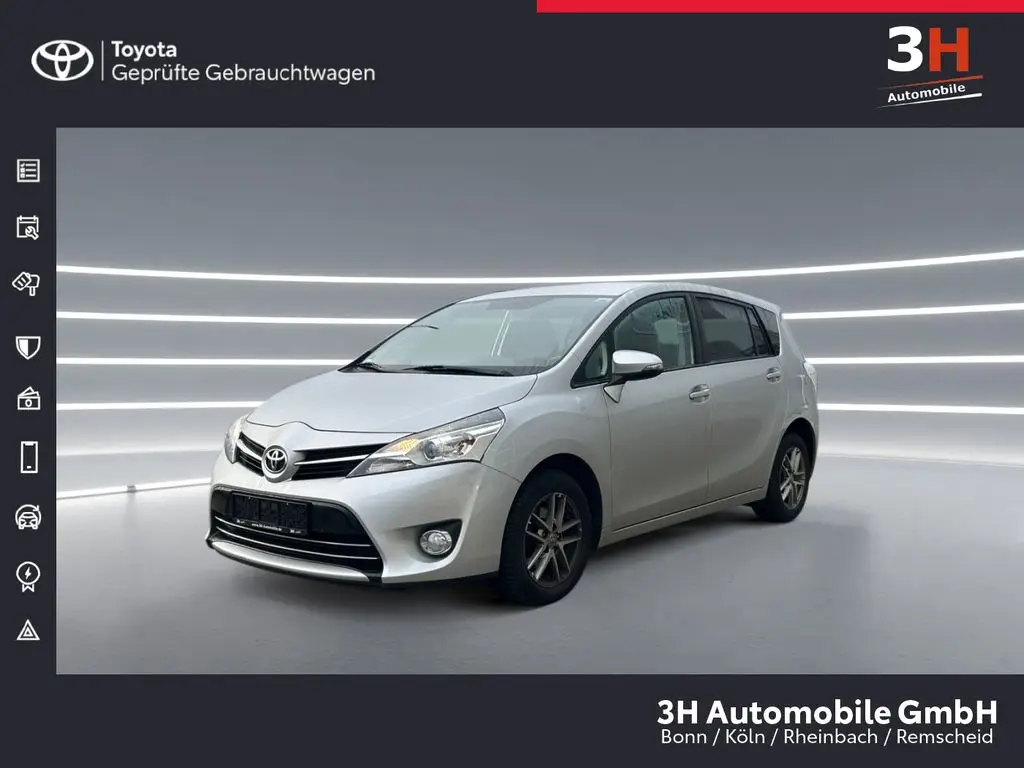 Photo 1 : Toyota Verso 2015 Essence