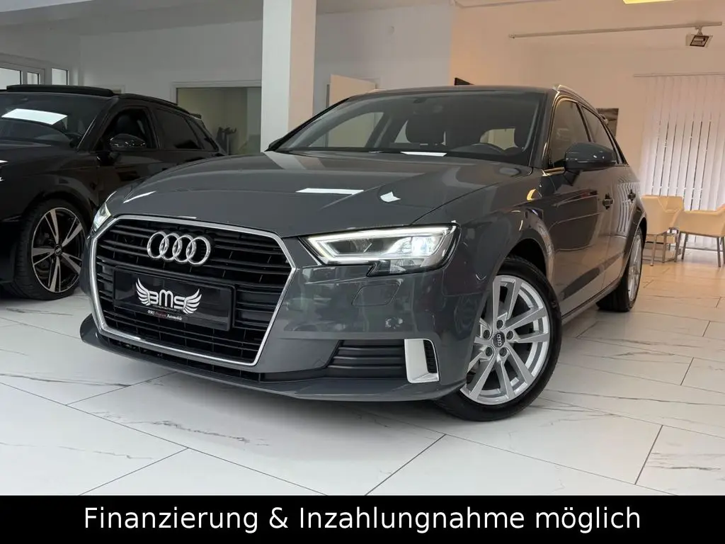 Photo 1 : Audi A3 2017 Petrol