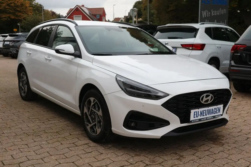 Photo 1 : Hyundai I30 2024 Petrol