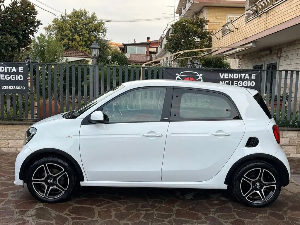 Photo 1 : Smart Forfour 2017 Petrol