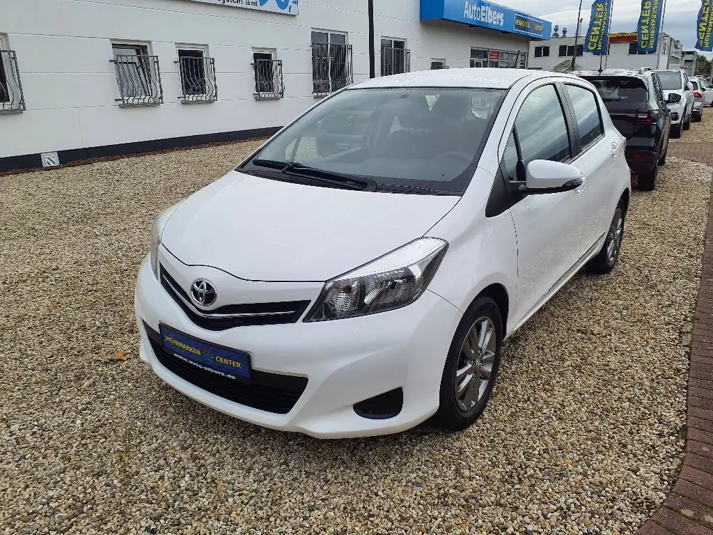 Photo 1 : Toyota Yaris 2015 Petrol