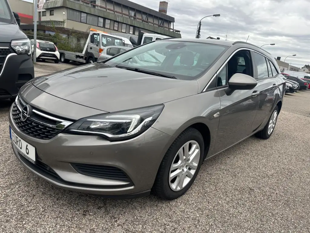 Photo 1 : Opel Astra 2018 Essence