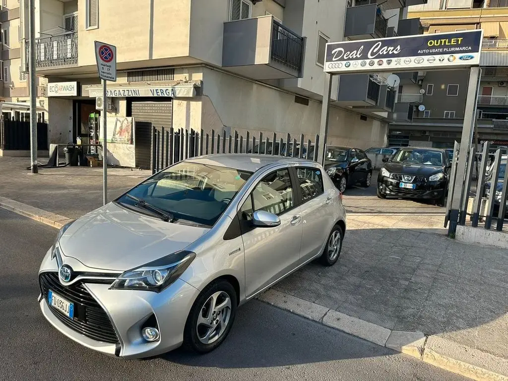 Photo 1 : Toyota Yaris 2016 Hybride