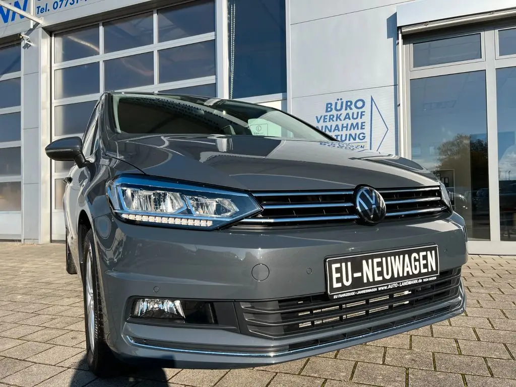 Photo 1 : Volkswagen Touran 2024 Essence