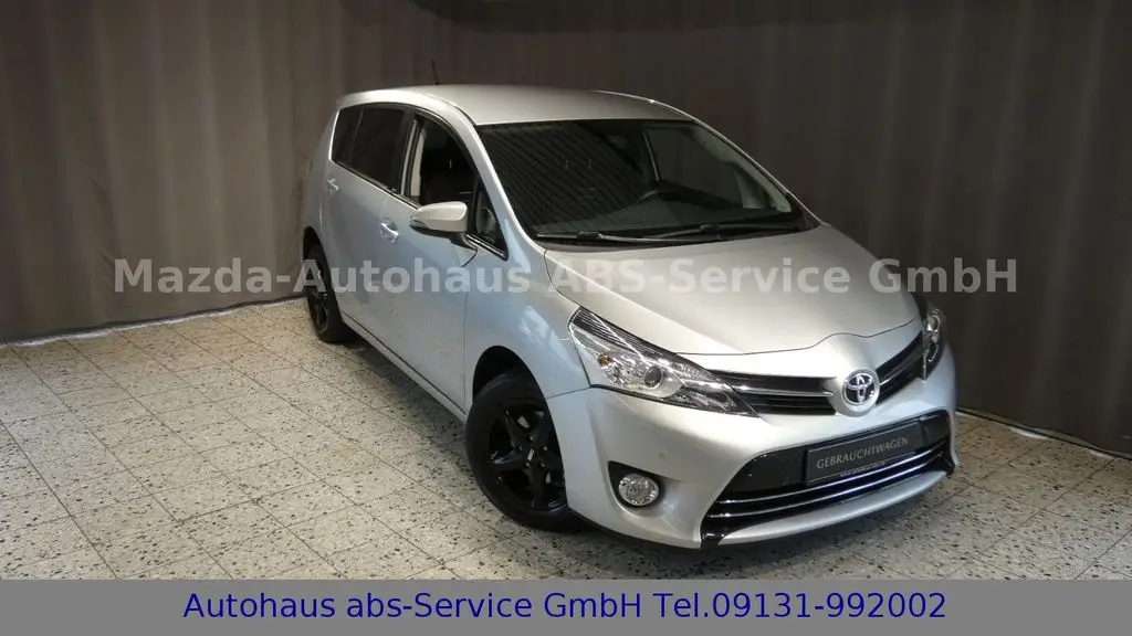 Photo 1 : Toyota Verso 2016 Petrol