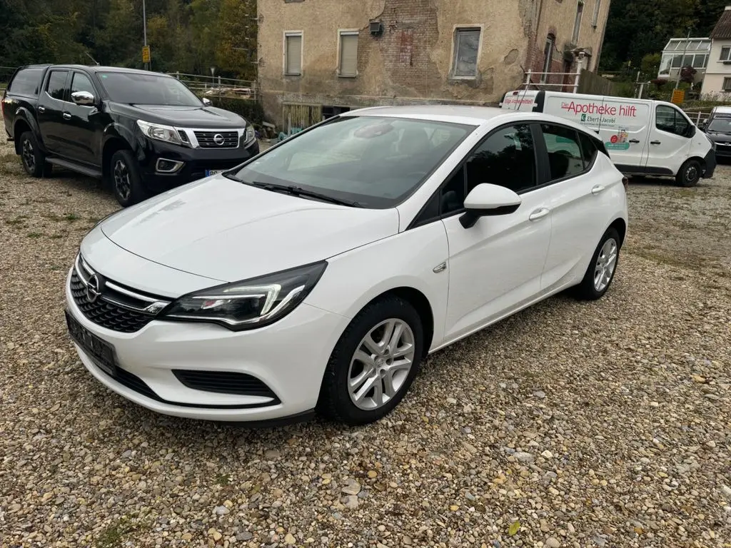 Photo 1 : Opel Astra 2016 Petrol