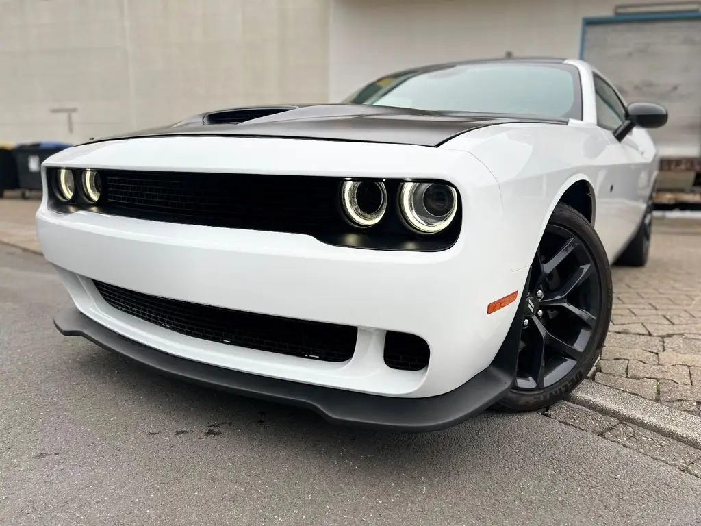 Photo 1 : Dodge Challenger 2021 Essence