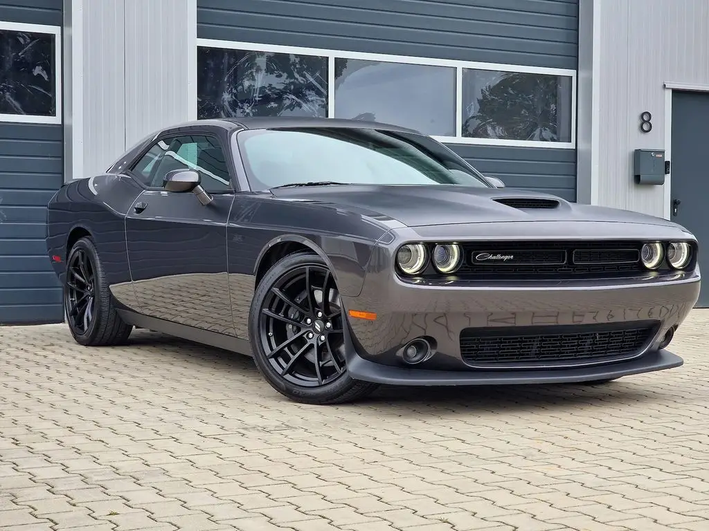 Photo 1 : Dodge Challenger 2022 Essence