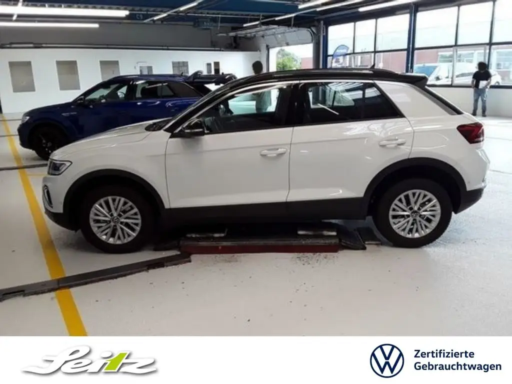 Photo 1 : Volkswagen T-roc 2023 Essence