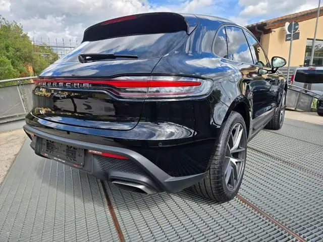 Photo 1 : Porsche Macan 2023 Essence