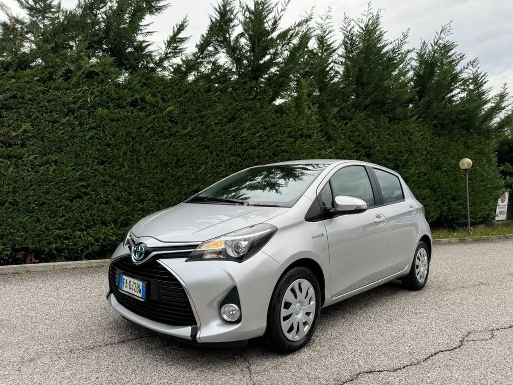 Photo 1 : Toyota Yaris 2015 Hybride