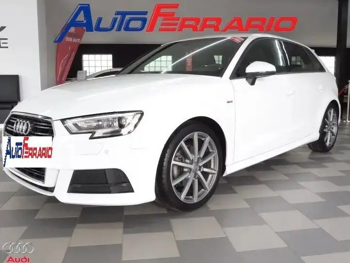 Photo 1 : Audi A3 2018 Petrol