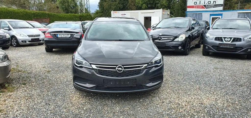 Photo 1 : Opel Astra 2016 Diesel