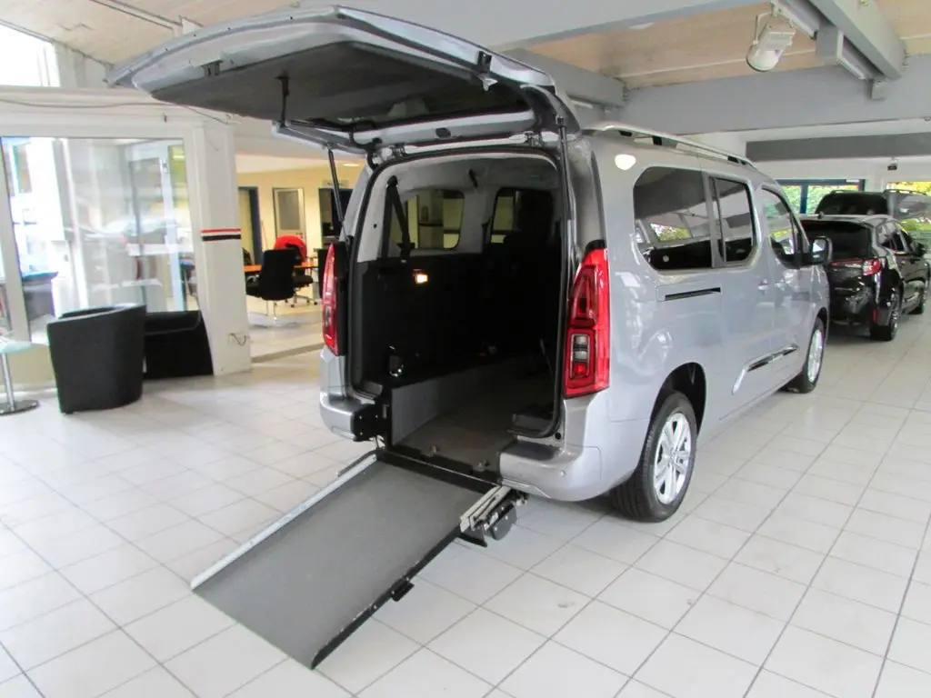 Photo 1 : Toyota Proace 2022 Petrol