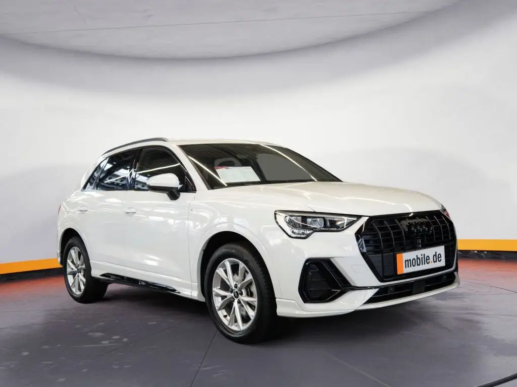 Photo 1 : Audi Q3 2023 Petrol