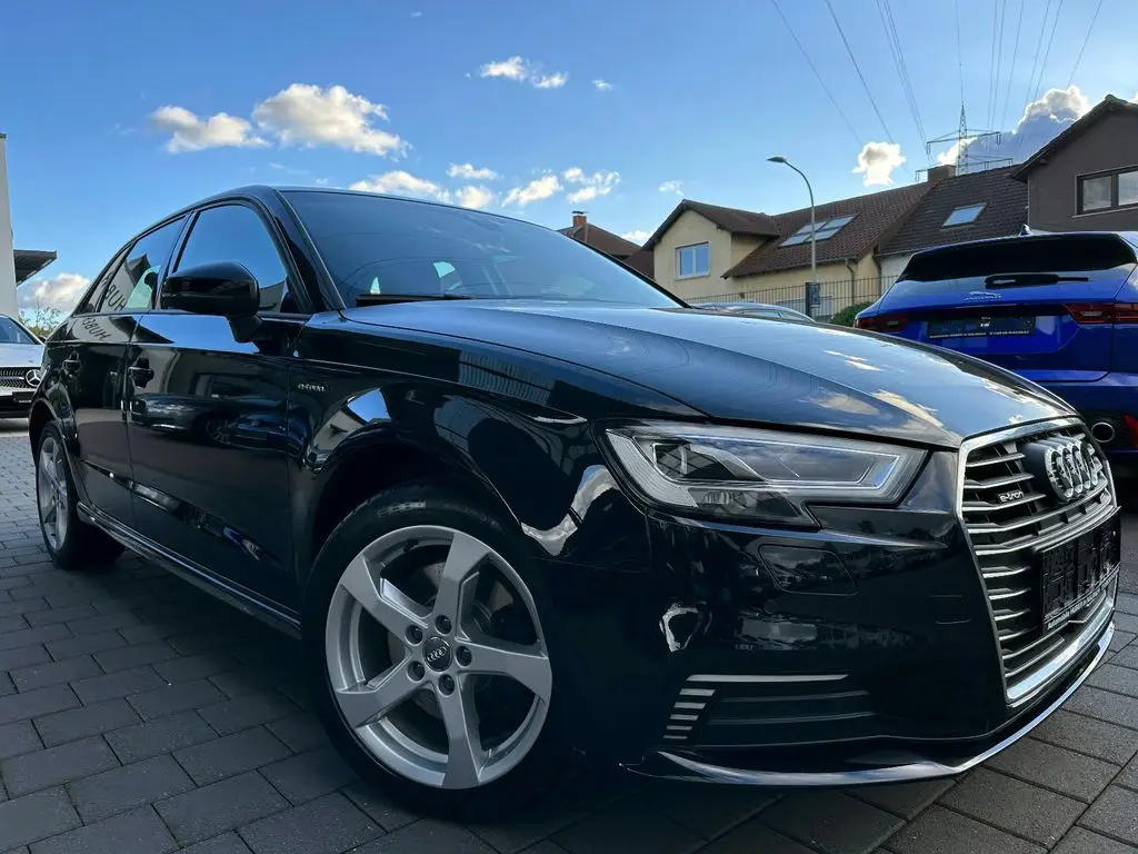 Photo 1 : Audi A3 2018 Petrol