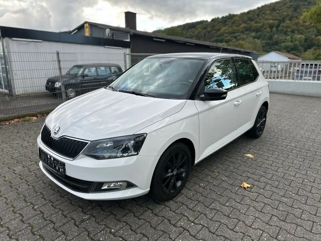 Photo 1 : Skoda Fabia 2017 Petrol