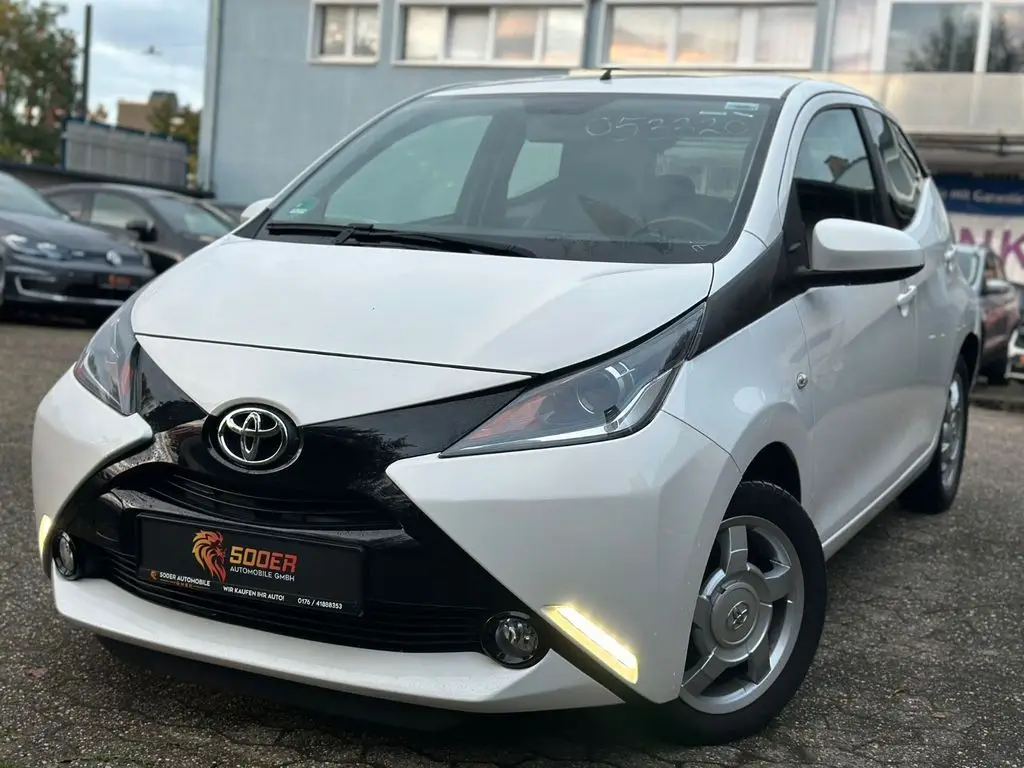 Photo 1 : Toyota Aygo X 2015 Petrol