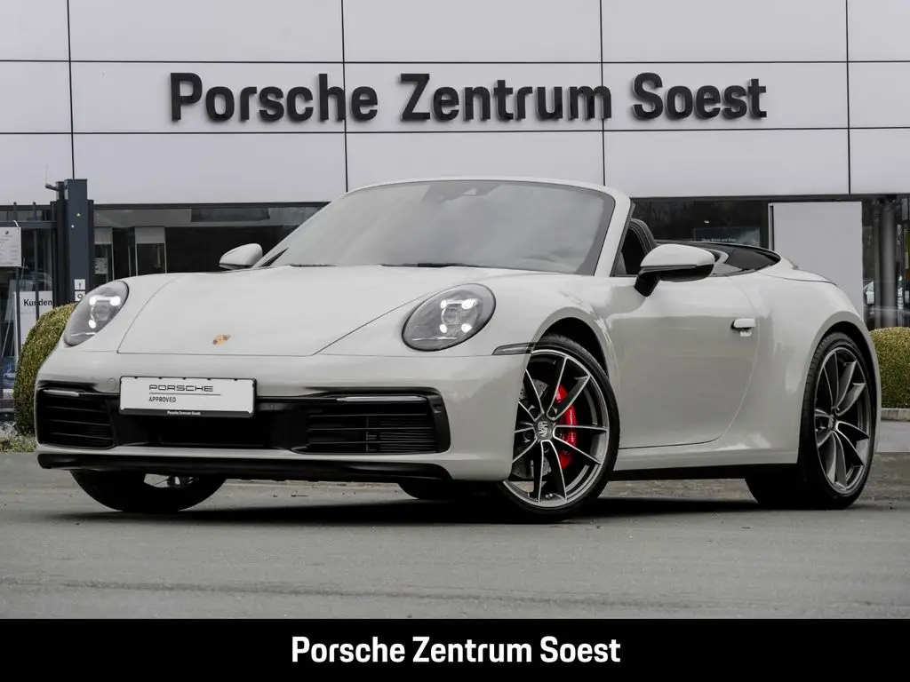 Photo 1 : Porsche 992 2020 Petrol