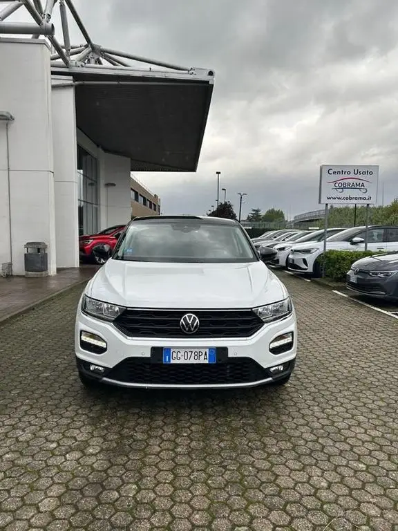 Photo 1 : Volkswagen T-roc 2021 Essence