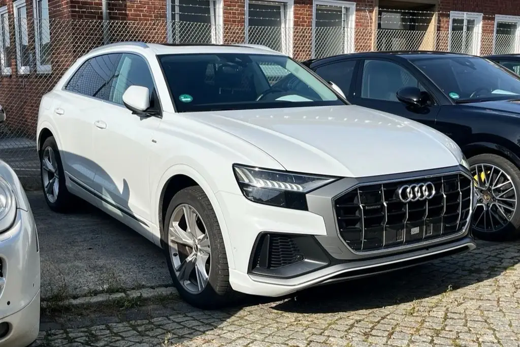 Photo 1 : Audi Q8 2021 Hybride