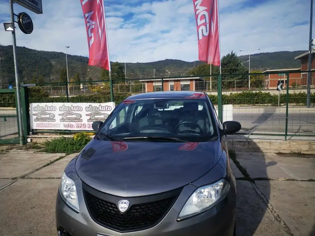 Photo 1 : Lancia Ypsilon 2018 Essence