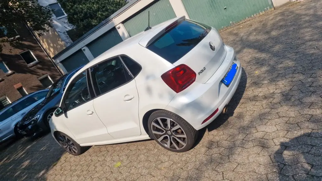 Photo 1 : Volkswagen Polo 2015 Petrol