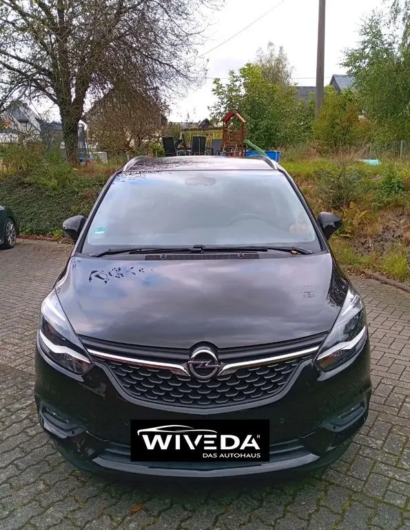 Photo 1 : Opel Zafira 2017 Petrol