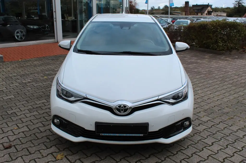 Photo 1 : Toyota Auris 2016 Petrol