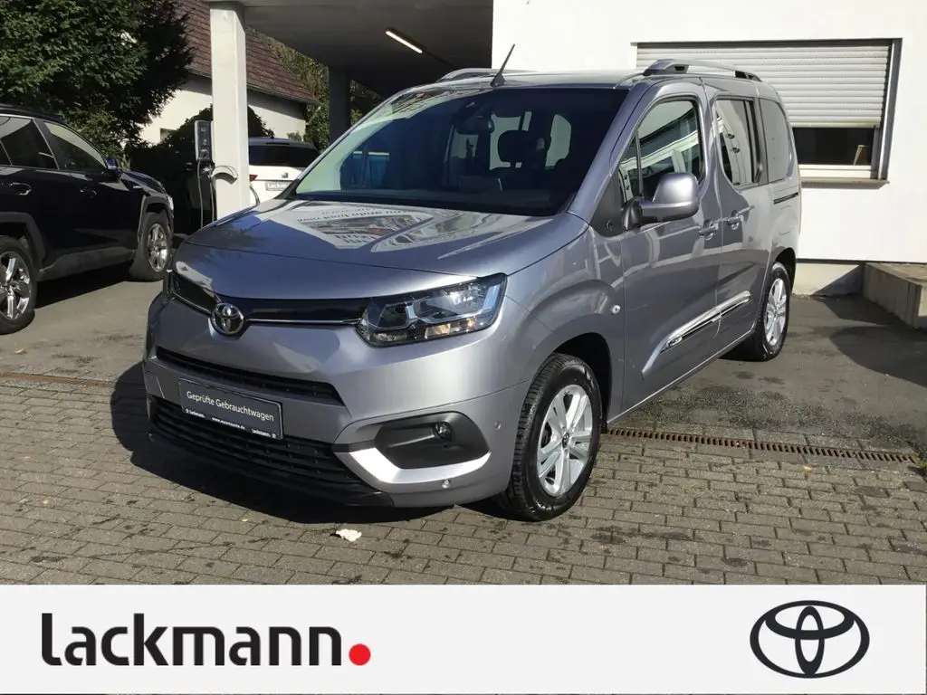 Photo 1 : Toyota Proace 2021 Petrol