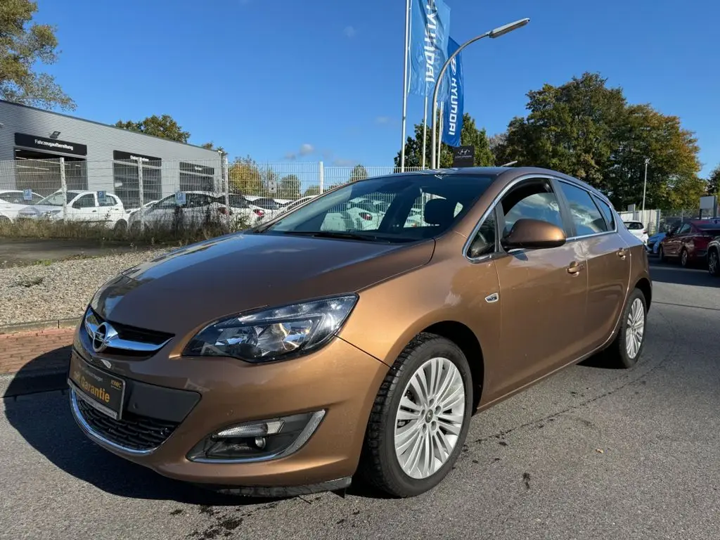 Photo 1 : Opel Astra 2015 Petrol