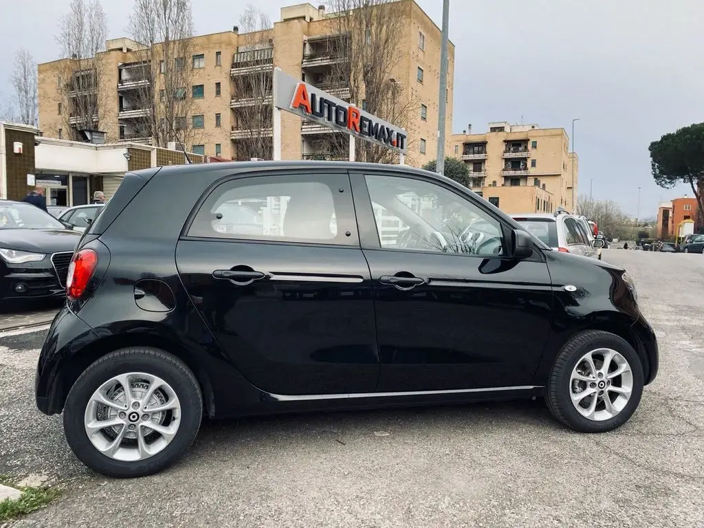 Photo 1 : Smart Forfour 2018 Petrol