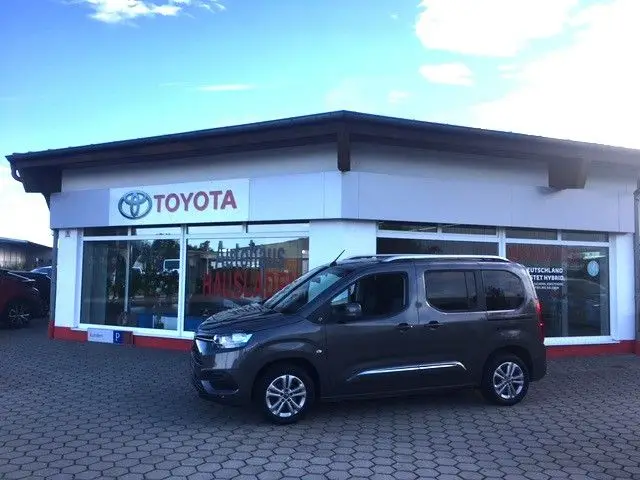 Photo 1 : Toyota Proace 2020 Petrol