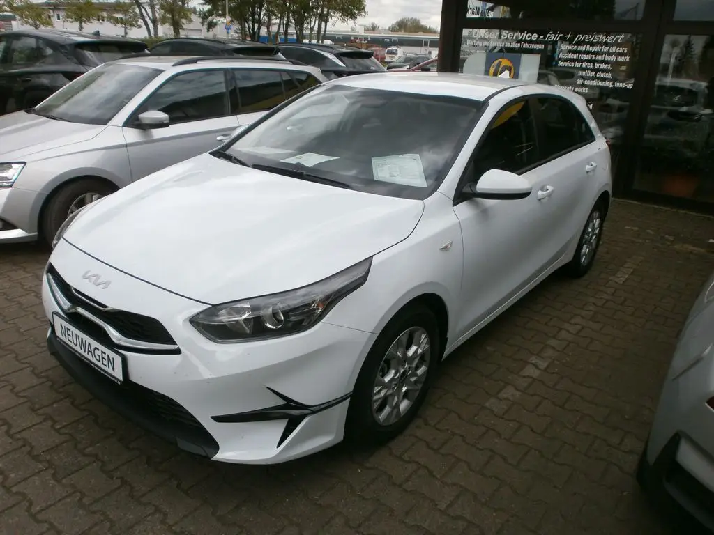 Photo 1 : Kia Ceed 2024 Petrol