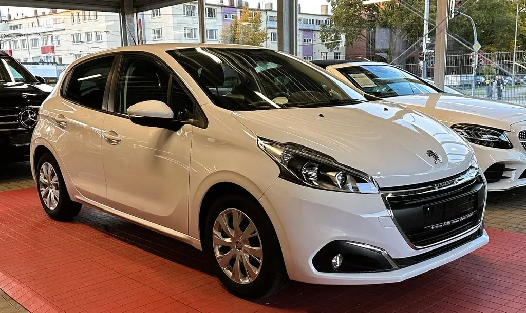 Photo 1 : Peugeot 208 2017 Petrol